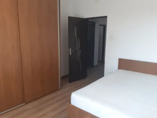 Închiriez apartament cu doua camere