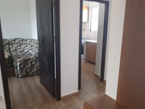 Închiriez apartament cu doua camere