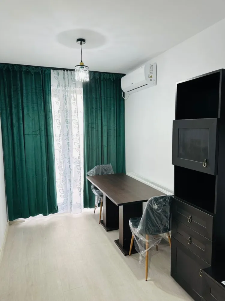 Chirie Garsonieră+Loc Parcare Metroul Nicolae Teclu - CHIRIE.GARSONIERĂ 32m utili+10 balcon,poziționat pe str.Victor Brauner 600 sute metri/7 minute de la metrou Nicolae Teclu,6 stații directe până la Unirii. LOC DE PARCARE INCLUS. CENTRALĂ PROPRIE. PAT MATRIMONIAL 160-200 Mobilat si utilat. BUCATARIE ÎNCHISĂ.............. Dispune de ;CADĂ,AER CONDITIONAT CU WIFI,MAȘINĂ SPĂLAT RUFE,CUPTOR ELECTRIC,PLITĂ GAZ.CUPTOR CU MICROUNDE,FRIGIDER..etc INTERFON VIDEO,WIFI,TV etaj 10 din 11 Locuri de joaca pentru copii,propriul parc. Bloc 2023 .Complex ul Hils Brauner. În imediata apropiere...LiDL,KAUFLAND,KFC,McDonald’s,JUMBO,IKEA,JYSK,LEROY MERLIN,DEDEMAN...etc.. Chiria 400 euro/luna + ( o luna garantie)” Comision-0 Din 1 Iunie... PS nu au putut fi incarcate toate imaginile,exista si dulap mare la intrare etc