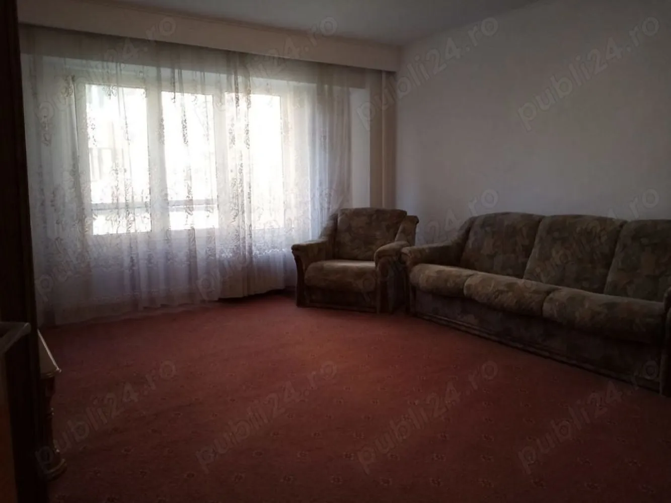 Proprietar inchiriez apartament 2 camere Panduri Monitorul Oficial - Proprietar inchiriez apartament 2 camere in zona Panduri, in spate la Monitorul Oficial. Apartamentul este decomandat, situat la etajul 3 8, mobilat si utilat. Zona deosebita, spatii verzi, scoli, gradinite si loc de joaca pentru copii in apropiere. 15 min de mers pe jos fata de statia de metrou Eroilor. 5 min fata de statia Academia Militara. Multumesc