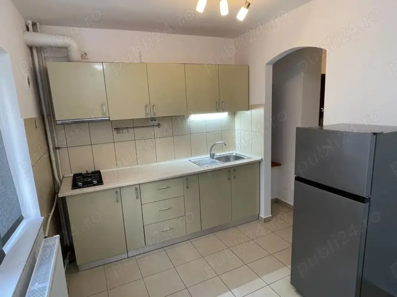 BRASADAS închiriază garsoniera 41mp PARTER 1990 Nerva Traian - Agenția imobiliara BRASADAS închiriază garsoniera Nerva Traian-Vlaicu Voda ,1990, P 8,decomandat, 41mp.,mobilat si utilat, apometre, AC.,reabilitat termic,liber,