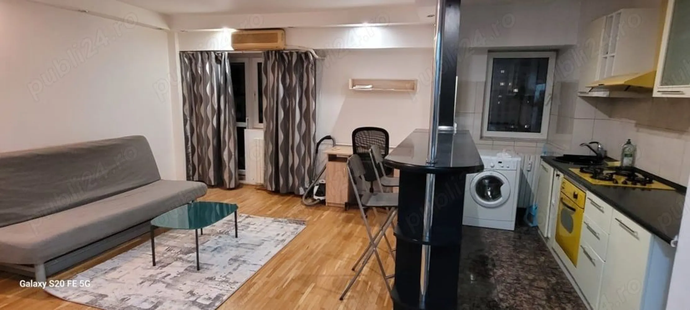BRASADAS închiriază Studio 9/10 Piata Alba Iulia. - Agenția imobiliara BRASADAS inchiriaza STUDIO la etajul 9 din 10 cu vedere spre Piata Alba Iulia si suprafata 42mp: - balcon deschis cu masuta si scaune, copertina: - complet mobilata (canepea extensibila, birou, spatiu de luat masa, dulap dresing mare, scaun ergonomic pentru birou), - echipata (masina spalat rufe, TV, combina frigorifica, aer conditionat, aspirator, plita gaz, cuptor electric), - contorizat la apa si caldura, - 10 min pe jos de metrou Piata Muncii si 20 min de mers de metrou Piata Unirii; - 10 min de Bucuresti Mall, sala fitness; - zona cu multe restaurante, supermarket Mega Image la 5 min; -1luna garantie + 1 luna chirie; - Bloc construit in 2001; - Se inchiriaza pe termen lung.