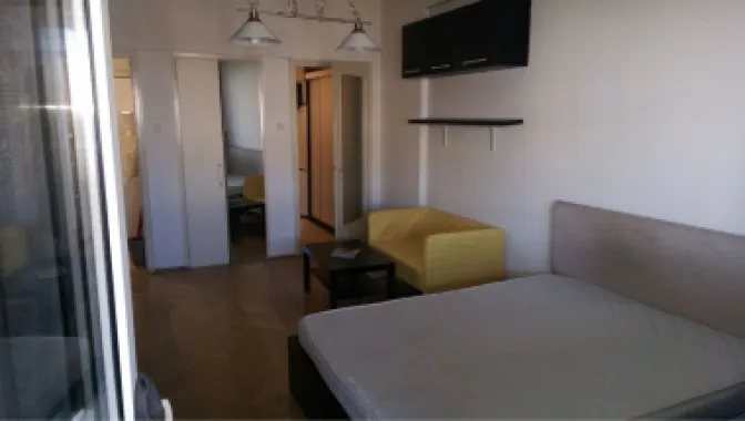 BRASADAS închiriază garsoniera 40mp la etajul 6 Piata Romana.