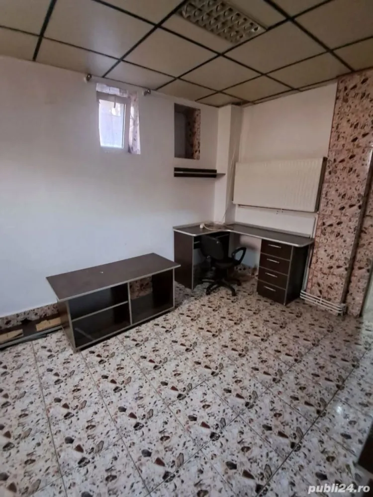 BRASADAS închiriază garsoniera 30mp la DEMISOL zona Bd.Unirii. - Agenția imobiliara BRASADAS închiriază garsoniera confort 1, cu suprafata utila de 30 mp, la DEMISOL intr-o locatie deosebita cu 3 etaje fără risc seismic, constructie foarte rezistenta. 3 statii autobuz pana la metrou Piata Unirii si 3 statii pana la Metrou P ta Muncii. Aspect elegant, gresie,faianta,termopan,centrala proptie, us metalica,renovata si mobilata pe comanda,modrrn,aspect decent,nu xe lux, bucatarie mobilata si utilata,baie cu cada noua,mare,,baia necesita usoara curatenie,tavan fals,neon, calorifer mare in camera, ,toare incaperile destul de spatioase.