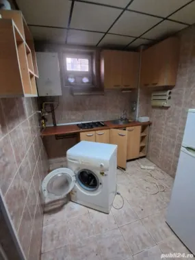 BRASADAS închiriază garsoniera 30mp la DEMISOL zona Bd.Unirii.