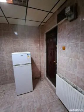 BRASADAS închiriază garsoniera 30mp la DEMISOL zona Bd.Unirii.