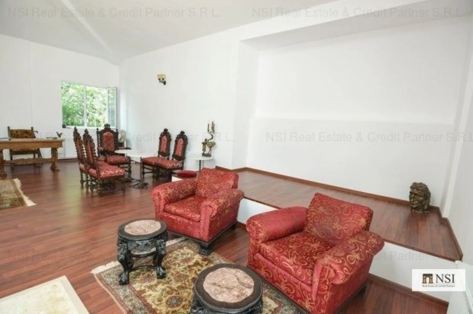 BRASADAS închiriază ap tip penthouse în vila eleganta Cismigiu. - Agenția imobiliara BRASADAS vinde/închiriază apartament spectaculos, construit in 2018 la etajul 1/1 în vila eleganta P+1,format din living 80 mp.(inaltime 5m),camera 22mp.,hol 10mp.,baie 6mp.,terasa 42 mp.Camera depozitare demisol 20 mp.Mobilat, utilat. Întrare separata cu scara exterioara. Curte libera 150 mp.-parcare auto. Pret vânzare 565000 €.