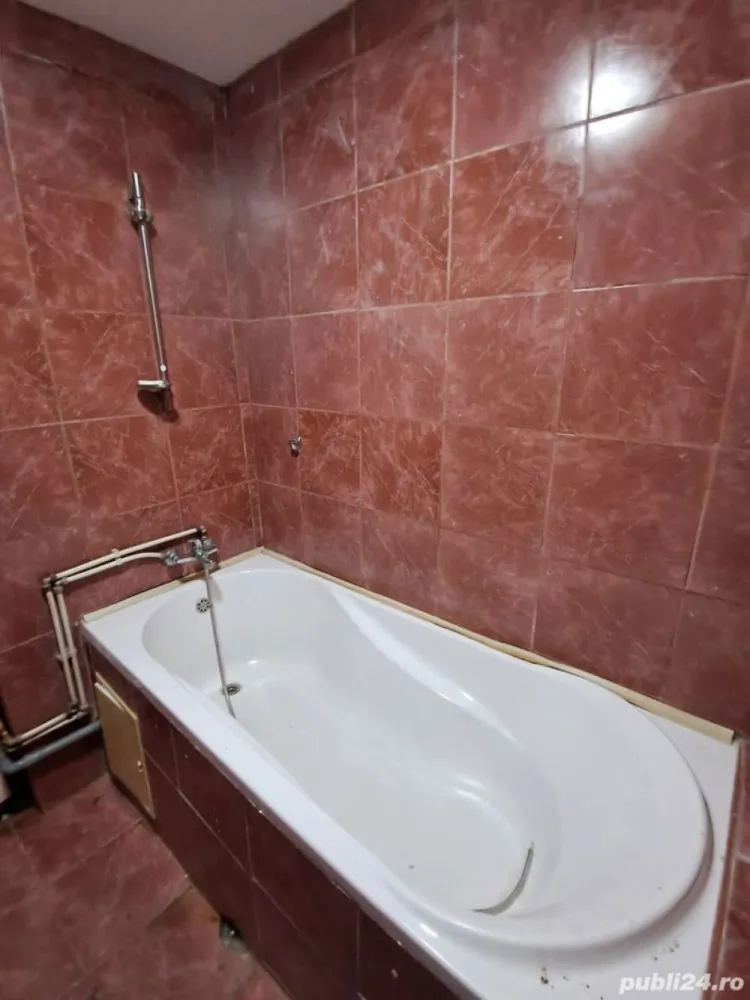 BRASADAS închiriază garsoniera 30mp la DEMISOL zona Bd.Unirii.
