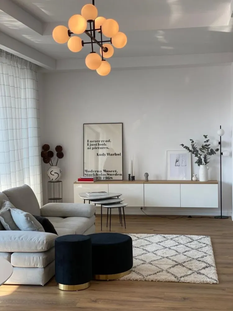 Închiriere apartament 2 camere in bloc boutique Dacia- gradina Icoane - Închiriere apartament 2 camere in bloc boutique situat în zona bdul Dacia - in apropiere de gradina Icoanei, cu o suprafață generoasa de 87 mp, et 1, decomandat, loc parcare subteran, 3 lifturi, contorizat total , centrala proprie, bucătărie mobilata și utilată , AC, mobilat. Liber începând cu data de 15 Mai 2025. Vizionări după această dată. Pentru alte detalii sau informații rog msj privat. Chirie 1100 euro Garanție 1 luna chirie