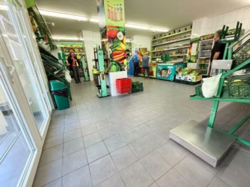 Spaţiu comercial de închiriat â€“ Central Otopeni, acces direct din DN1