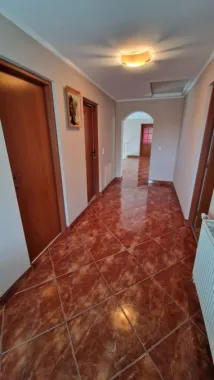 Vand casă 350 mp cu teren 55 arii in localitatea Iojib