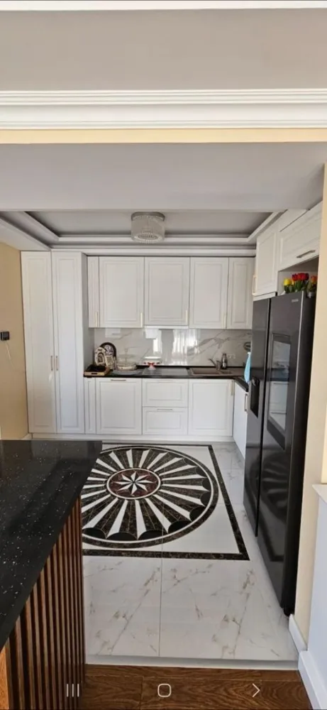 Apartament 3 camera - Vând apartament cu 3 camere, 2 bai, bucatarie, terasa, parcare subterana și o boxa. Pentru mai multe detalii ma puteți contacta la tel. Adresa locației este Șoseaua Andronache nr 52 - 54.