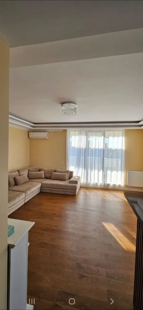 Apartament 3 camera - Vând apartament cu 3 camere, 2 bai, bucatarie, terasa, parcare subterana și o boxa. Pentru mai multe detalii ma puteți contacta la tel. Adresa locației este Șoseaua Andronache nr 52 - 54.