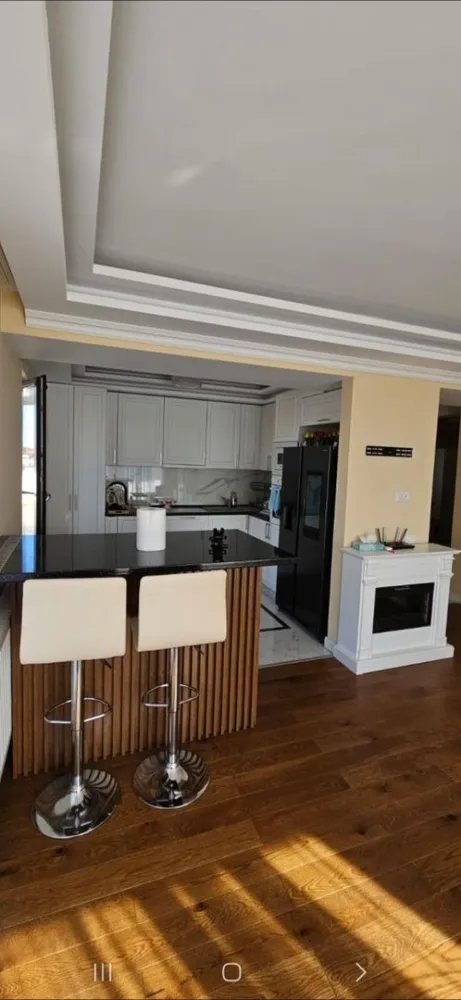 Apartament 3 camera - Vând apartament cu 3 camere, 2 bai, bucatarie, terasa, parcare subterana și o boxa. Pentru mai multe detalii ma puteți contacta la tel. Adresa locației este Șoseaua Andronache nr 52 - 54.