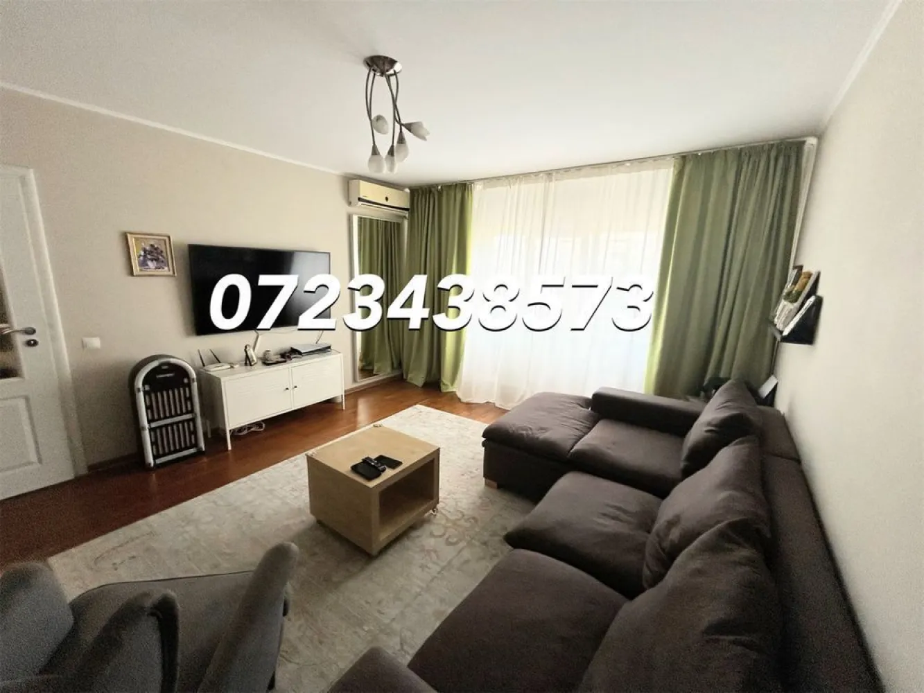 Apartament 3 camere Nerva Traian adiacent - Proprietar, vand apartament de 3 camere pe strada Alexandru Moruzzi nr 3, adiacent Nerva Traian. Apartamentul se afla intr-un bloc construit in anii 1989-1990, reabilitat termic / anvelopat si dispune de o suprafata utila de 73mp + 3 mp balcon (hol H) compusa din: living spatios, 2 dormitoare, 2 bai, hol, 2 debarale, bucatarie si balcon. Este situat la etajul 6 din 8, a fost renovat complet cu inlocuirea tuturor instalatiilor (sanitare, electrice) si are montata o centrala termica pe gaz. Are vederea mixta, dormitoarele spre Sud iar bucataria si livingul spre Nord. Scara este curata, liftul a fost recent modernizat. Apartamentul se vinde complet utilat si mobilat, dispune de masina de spalat vase, cuptor, plita, hota, frigider, cuptor cu microunde, 1 TV, 3 aparate de aer conditionat, masina de spalat rufe, uscator de rufe. Apartamentul este bine compartimentat si dotat cu multe spatii de depozitare. In camere este montat parchet triplustratificat din lemn, iar in restul apartamentului este gresie care imita lemnul.
