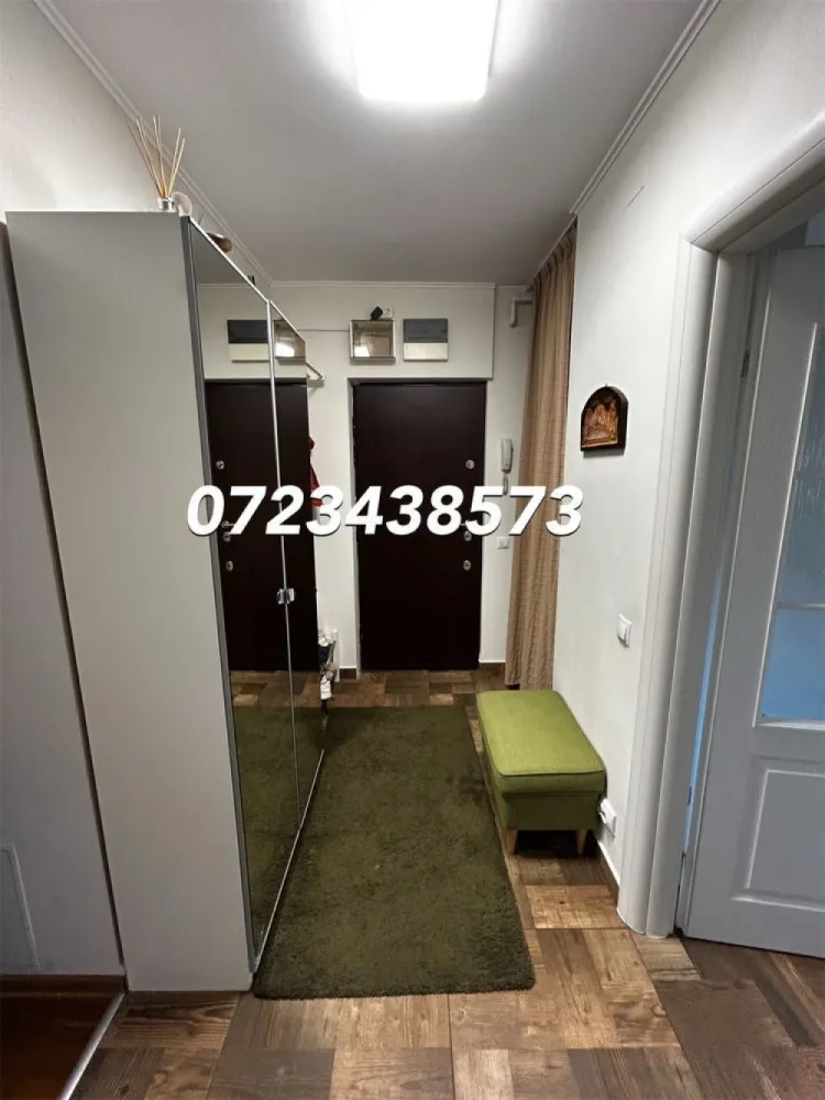 Apartament 3 camere Nerva Traian adiacent - Proprietar, vand apartament de 3 camere pe strada Alexandru Moruzzi nr 3, adiacent Nerva Traian. Apartamentul se afla intr-un bloc construit in anii 1989-1990, reabilitat termic / anvelopat si dispune de o suprafata utila de 73mp + 3 mp balcon (hol H) compusa din: living spatios, 2 dormitoare, 2 bai, hol, 2 debarale, bucatarie si balcon. Este situat la etajul 6 din 8, a fost renovat complet cu inlocuirea tuturor instalatiilor (sanitare, electrice) si are montata o centrala termica pe gaz. Are vederea mixta, dormitoarele spre Sud iar bucataria si livingul spre Nord. Scara este curata, liftul a fost recent modernizat. Apartamentul se vinde complet utilat si mobilat, dispune de masina de spalat vase, cuptor, plita, hota, frigider, cuptor cu microunde, 1 TV, 3 aparate de aer conditionat, masina de spalat rufe, uscator de rufe. Apartamentul este bine compartimentat si dotat cu multe spatii de depozitare. In camere este montat parchet triplustratificat din lemn, iar in restul apartamentului este gresie care imita lemnul.