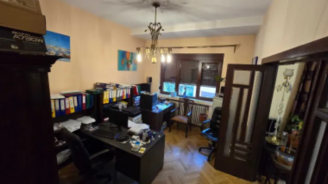 Apartament în bloc interbelic - 3 Camere - 2 balcoane - 203.000 €