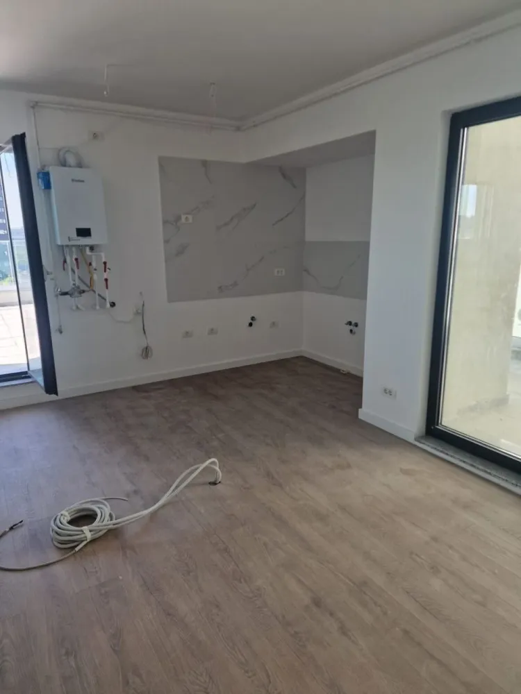 Penthouse la 3 minute de Metrou Mihai Bravu - Gradinarilor Boutique Apartaments, ultimul apartament Penthouse, 3 camere + 2 bai. Suprafata utila 86mp Suprafata terasa 110mp Imobilul este format din 2S+P+2+3R iar acest apartament este situat la etajul 3, liftul pleaca din subsol, unde sunt locurile de parcare individuale, spatiile comune si terasele sunt placate cu piatra naturala, liftul este Schindler, constructia este realizata din caramida (30cm), fier si cadre de beton, termosistemul are 10cm iar decorativa este Baumit, ferestrele sunt Reynaers masterline 8, aluminiu cu geam tripan (cel mai bun profil din piata), 2×A/C, incalzirea este realizata prin pardoseala cu un sistem Uponor conectat la centrala proprie Vaillant, termostate in fiecare camera, finisajele de interior, ceramica si parchet sunt din gama de lux de la delta studio, baterii si obiecte sanitare Roca. Toate actele finalizate, pret 265.000€ + tva 19%