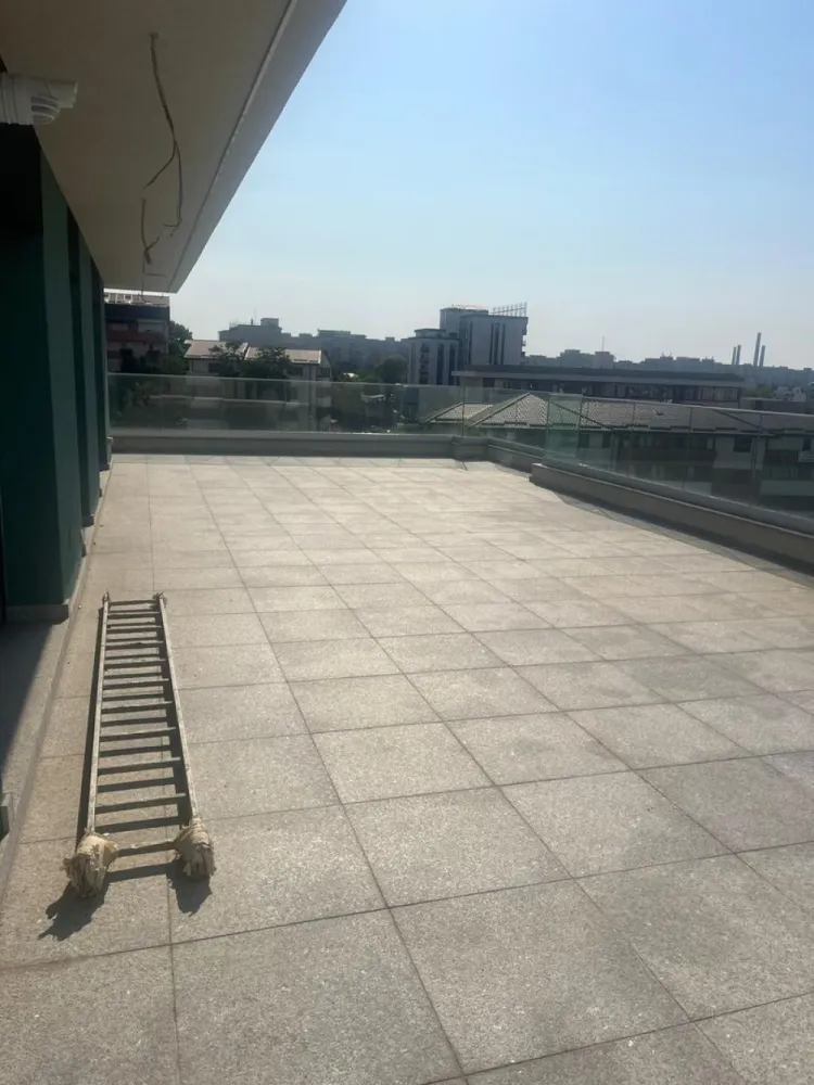 Penthouse la 3 minute de Metrou Mihai Bravu