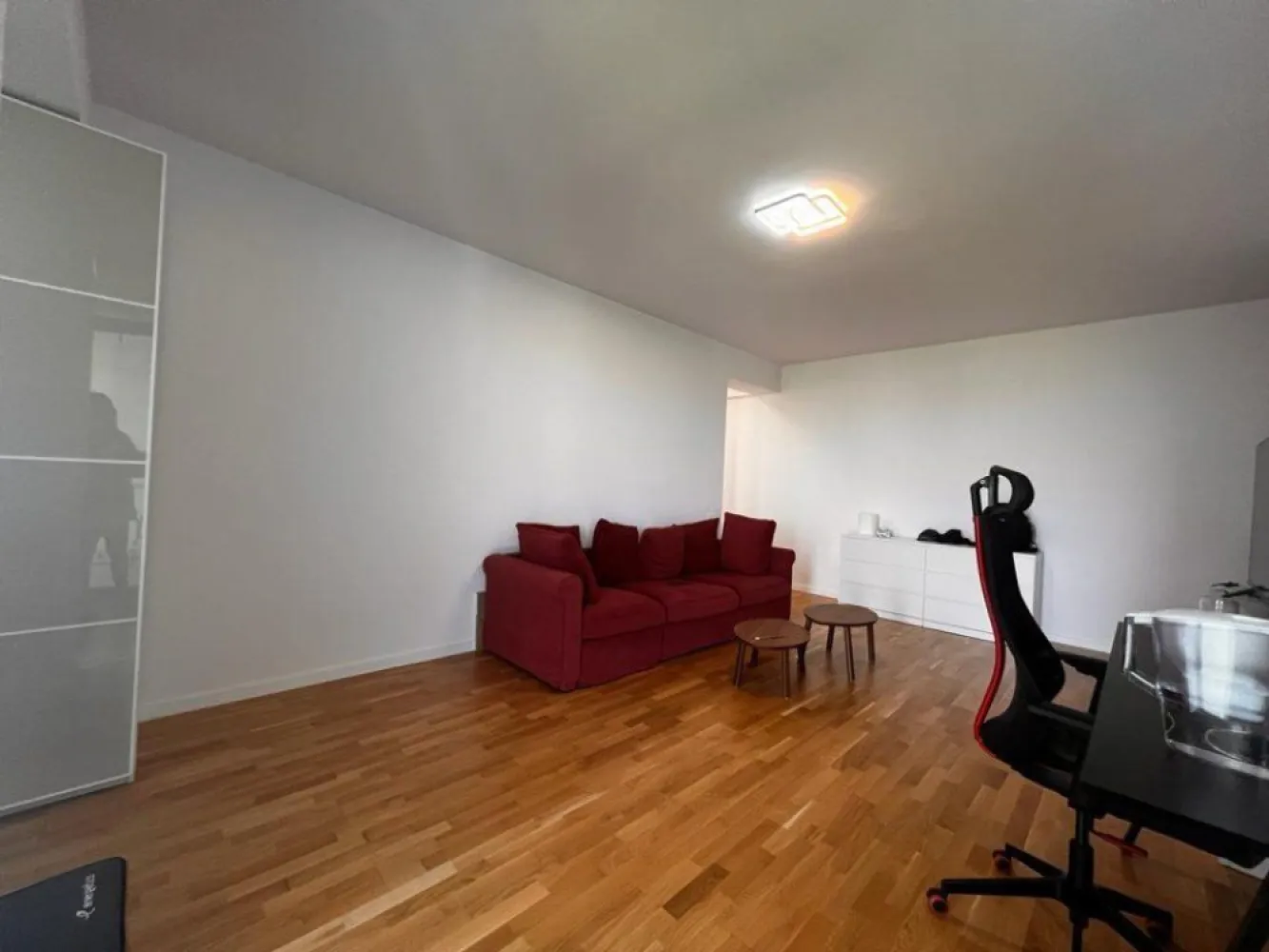 De vanzare Apartament NOU 3 camere | 2 Bai | Parcare | Atlas Residance-Aviatiei - Apartament 3 camere, 2 bai, bucatarie inchisa, in Atlas Residence imobil NOU, zona Aviatiei-Baneasa. Detine loc de parcare subteran. Suprafata 120 mp. 2 terase. Centrala proprie, parchet, aer conditionat Mitsubishi, incalzire pardoseala, videointerfon. Bucatarie mobilata/utilata, living mobilat, dormitoare mobilate. Etajul 7, amazing view. Pentru persoane juridice sa factureaza fara TVA, pentru persoane fizice se adauga tva 19%.