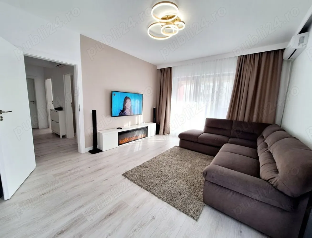 Apartament 3 cam Superb| Bloc Nou| 2 bai | parcare | boxa | Exigent Plaza Residence | AFI Cotroceni - Se ofera spre vanzare un superb apartament cu 3 camere, bloc nou 2022, amplasat in Bucuresti, zona Cotroceni - Timisoara - Lujerului - la doar cateva minute mers pe jos de AFI COTROCENI MALL si PLAZA ROMANIA MALL. Apartamentul este situat in noul Complexul rezidential EXIGENT PLAZA RESIDENCE ce are in apropiere si 2 parcuri superbe: cel mai nou si frumos parc liniar din Bucuresti - Parcul Liniei, dar si noul Parc Timisoara. Imobilul are acces facil la toate tipurile de transport in comun (metrou Lujerului 10min, tramvai, autobuz, etc). De asemenea, in incinta compelxului sunt supermarketurile Carrefour si Profi, iar in imediata apropiere se afla Carrefour (ex.Cora) Lujerului, Lidl si Auchan, etc. Apartamentul de 3 camere este complet decomandat si compartimentat astfel: hol generos, living spatios si luminos cu 2 geamuri mari, bucatarie cu dinning, 2 dormitoare spatioase (dintre care un dormitor este de tip matrimonial cu dressing si baie proprie), 2 bai (una principala cu cada iar cealalta pentru dormitorul matrimonial cu cabina dus walk-in), terasa deschisa cu balustrada din sticla securizata si cu acces atat din bucatarie cat si din living. Suprafata utila totala este 75 m2 iar cea construita 92 m.p. Apartamentul este complet mobilat si utilat cu centrala gaz cu wifi Viessmann, aer conditionat cu wifi, electrocasnice incorporate Bosch, masina de spalat vase, masina de spalat rufe, uscator, etc. Facilitatile si Caracteristicile cheie ale acestui apartament includ: - Localizare excelenta: AFI Cotroceni Mall, Plaza Romania Mall, Cladiri de Birouri, Supermarketuri, Universitati si Licee, Scoli, Gradinite, Parcul Liniei, etc. - Bloc nou 2022 - arhitectura si design modern, 2 lifturi silentioase Kone. - Finisaje premium, glafuri marmura, geamuri tip "perete" de sus pana jos care permit luminii naturale sa patrunda in fiecare colt - Incalzire prin centrala proprie pe gaz wifi Viessmann si termostat ambiental wireless. - Complex rezidential securizat paza si video si curte mare cu spatii verzi. - Terasa cu balustrada cu sticla securizata si finisaje gresie portelanat si marmura. - Complex residential cu parcare subterana si supraterana, inclusiv si parcare si pentru vizitatori. - Acces usor si facil catre toate mijloacele de transport in comun (metrou, tramvai, etc.) - Loc parcare - 20000 euro. La pretul afisat nu aplica TVA. Comision 0%. Va asteptam la vizionare!