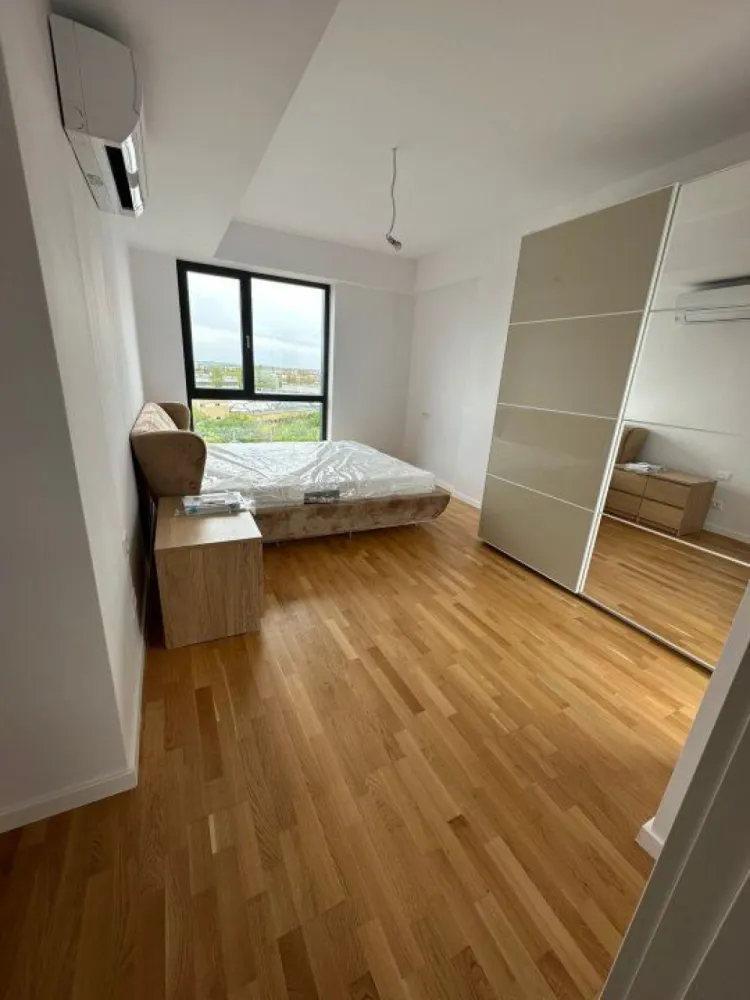 De vanzare Apartament NOU 3 camere | 2 Bai | Parcare | Atlas Residance-Aviatiei - Apartament 3 camere, 2 bai, bucatarie inchisa, in Atlas Residence imobil NOU, zona Aviatiei-Baneasa. Detine loc de parcare subteran. Suprafata 120 mp. 2 terase. Centrala proprie, parchet, aer conditionat Mitsubishi, incalzire pardoseala, videointerfon. Bucatarie mobilata/utilata, living mobilat, dormitoare mobilate. Etajul 7, amazing view. Pentru persoane juridice sa factureaza fara TVA, pentru persoane fizice se adauga tva 19%.