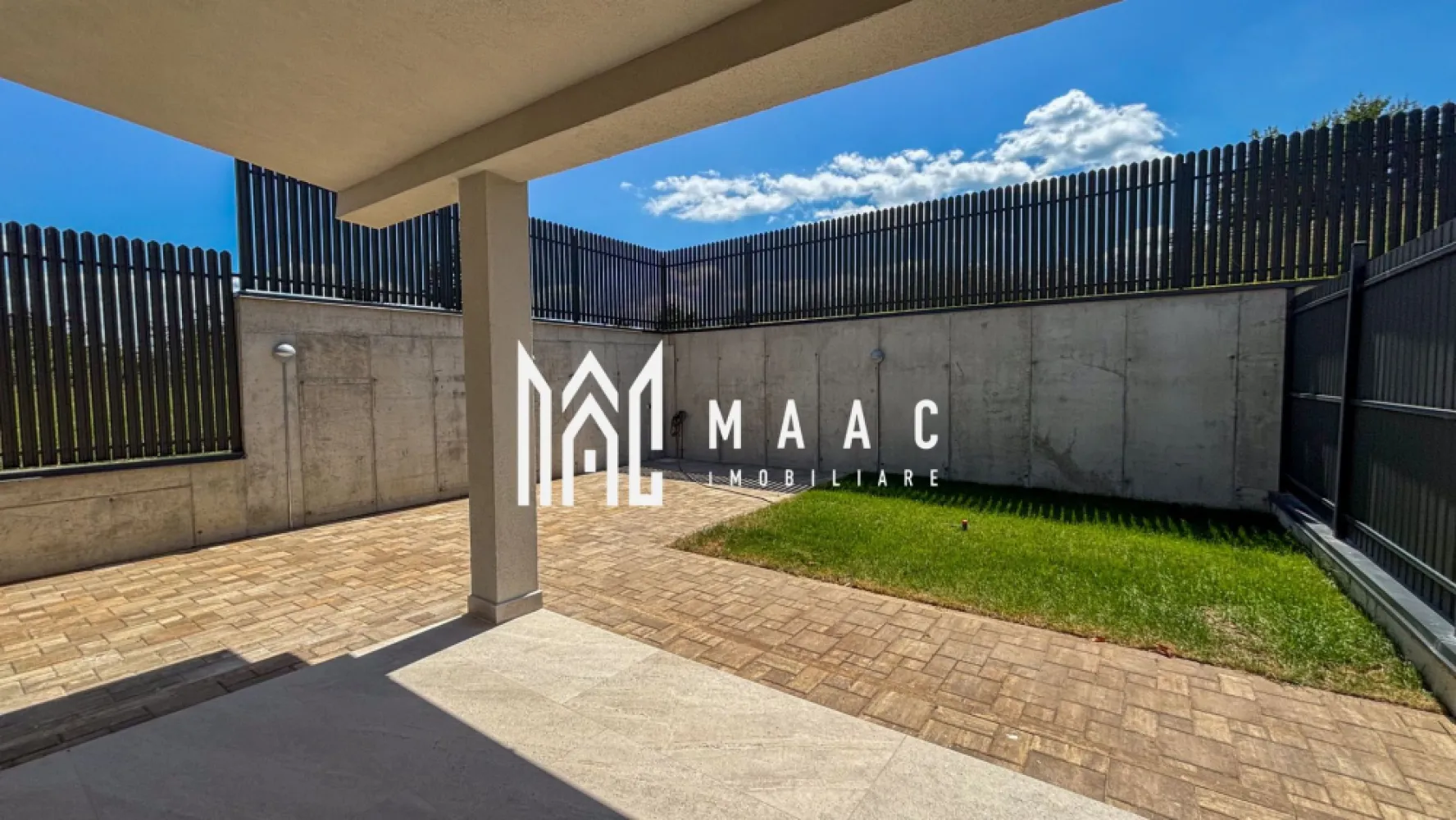 BLACK FRIDAY-Duplex | 150MPU | Teren 250MP | 5 Camere | Terasa - BLACK FRIDAY - Profită de cea mai bună perioadă din an pentru a deveni proprietar! MAAC Imobiliare va propune spre vanzare o casa ideală pentru cei care caută un spațiu de calitate, situată într-o zonă liniștită, cu vedere panoramică spre munte și oraș. Detalii Generale Tip Proprietate: Casă Tip Duplex Stare Interior: Finisat modern, predare la cheie (an finalizare 2025) An Construcție: 2024 (Construcție nouă din cărămidă) Suprafață Utilă: 150 mp Suprafață Construită: 154 mp Suprafață Terasă: 8,2 mp Acoperiș: Țiglă Încăperi și Configurație Nr. Camere: 5 Dormitoare: 3 Băi: 4 (cu geam la baie) Bucătării: 1 (bucătărie închisă) Balcoane: 1 Terase: 1 Mansardă: Inclusă Alte spații: Curte privată Dotări și Finisaje Izolații Termice: Izolație exterioară vata bazaltica Geamuri: PVC tripan, ferestre care se deschid Uși: Ușă intrare PVC, uși interior MDF Pardoseli: Gresie, parchet laminat Pereți: Faianță, vopsea lavabilă Mobilier: Nemobilat Utilități și Confort Centrală proprie și încălzire prin pardoseală Parcare deschisă inclusă Interfon și conexiune wireless Acces facil la mijloace de transport în comun Priveliște și Localizare: Vedere panoramică spre munte și oraș Această proprietate reprezintă alegerea perfectă pentru un stil de viață modern, oferind un design contemporan și facilități complete. Pentru mai multe detalii sau pentru a programa o vizionare, vă rugăm să ne contactați specificând ID: CP2769883 }}