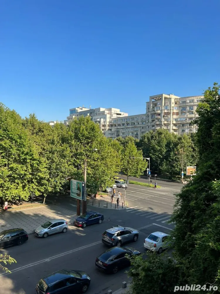 Apartament Central Unirii - Se vinde apartament central situat pe Bulevardul Unirii 63, suprafața apartamentului este de 102mp fiind situat la etajul 1 al blocului. Pentru vizionari și mai multe detalii răspund la mesaje.