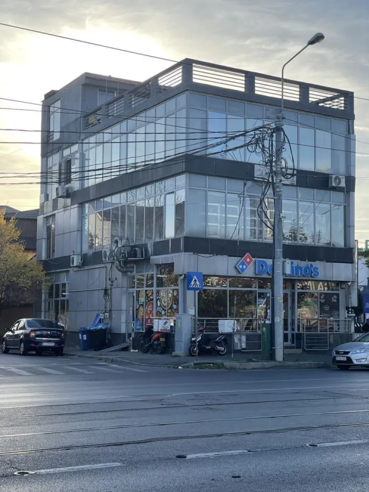Cladire Comerciala Sector 1 Stradal Sos Chitilei / Commercial Building - Direct Proprietar Rugam Anunţul sa nu fie preluat de Agenţii . Sector 1 , Şoseaua Chitilei 143 , Stradal , Cadastru , Intabulare , Recepție . Toate actele la zi . Ținem să menționăm ca acest imobil are un vad comercial stradal excelent . Se vinde Imobil Clădire Comercială cu structura Metalică tip OPEN space pe fiecare etaj : respectiv 140mp/etaj parter , etaj 1 , etaj 2 plus ; -subsol 2 camere aproximativ 40-45mp aerisit constant , -terasa circulabila şi mansardabila aproximativ 100mp care nu sunt adăugaţi . -adiacent terasei , camera de birou aproximativ 40mp , cu baie wc şi dus separat doar pentru birou . -structura metalică , fiecare etaj poate fi modular şi openspace . Structura metalică proiectata și raportată pentru mai multe etaje . Pretabil : Sediu Banca , Clinica Medicala , Showroom , FastFood , Atelier , Data Center , Birouri . Clădirea modulara se poate împarţi precum ; Avem doua uşi de acces pe lateralul imobilului plus intrarea principala de acces prin fata . Avem doua scări interioare pentru fiecare usa de acces şi etaj . -Astfel Parterul plus Etajul 1 fiind separat de Etaj 2 plus terasa şi Camera Birou de pe terasa . Avantaje : -Stradal/Central Şoseaua Chitilei cu deschidere pe doua străzi - Doua Puncte de Curent Trifazic putere totala de consum 180kw . 60kw/Per faza/3 faze . -Doua puncte de gaz , doua contoare separate . -Doua Centrale Termice - 3 intrări de acces -Posibilitate Extindere şi Mansardare -Terasa totala 140mp pentru panouri FotoVoltaice , -Locuri de parcare facile , -Fiecare etaj vine cu ; Wc'uri , Dusuri , camere de schimb , camere tehnice , -Bucatarie Functionala si utilata la Etajele Superioare . For sale Commercial Building 450sqm situated in Sector 1 Soseaua Chitilei 143 , The building has metallic structure , modular and open space , 140sqm on each floor , we have Ground Floor 140sqm , First Floor 140sqm , Second Floor 140sqm , Office Room with Private Toilet and Shower another 40sqm , Open Terrace 100sqm and two Basement rooms with another 40sqm . Facilities; -Two Electrical Contracts with total power consumption up to 180kw -Two Gas contracts with two separate thermic stations -3 points of acces , one of the Main Street and another two from the lateral . -Two separate stairs / this can give the possibility of separating the floors between them without affecting one floor with another . -Each Floor has its own heating system , technical rooms, separate bathrooms, showers , change rooms , -Fully functional Kitchen for the Upper Floors . -Strong Metalic Structure which can hold strong earthquakes -Big Open Terrace ideal for Solar Panels 140sqm -Parking Spaces , -Best Location Near Bus Station , Subway . We can give furthermore Information also in French and Arabic .
