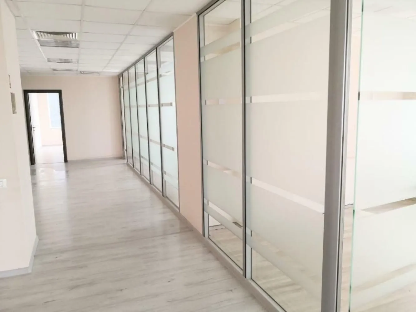 Spatiu birou de vanzare etaj 4 Grozavesti langa metrou