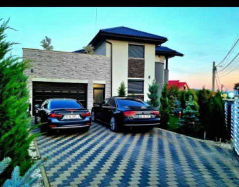 vila ,casa centru Sorogari langa parc,lac 200 m de lac Aroneanu