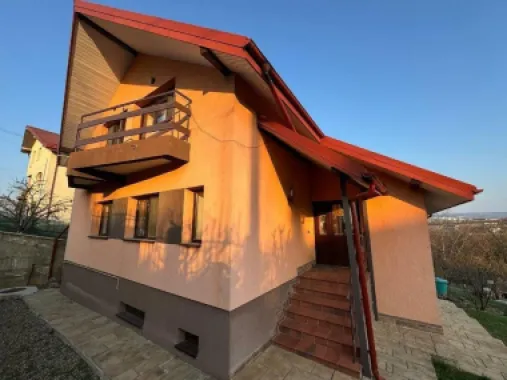 Hlincea, str.Mănăstirii, CIUREA, Iaşi + 1.700 mp teren şi Vilă (D+P+M)
