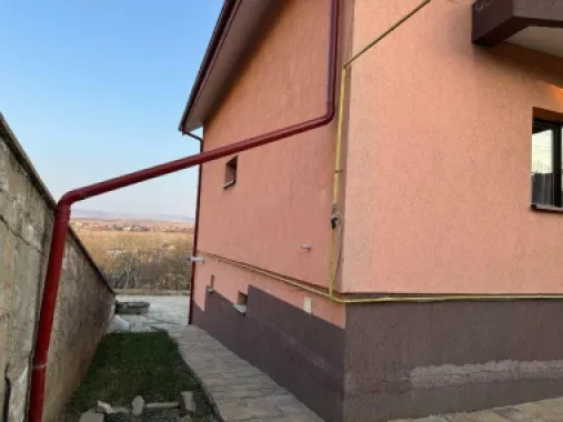 Hlincea, str.Mănăstirii, CIUREA, Iaşi + 1.700 mp teren şi Vilă (D+P+M)