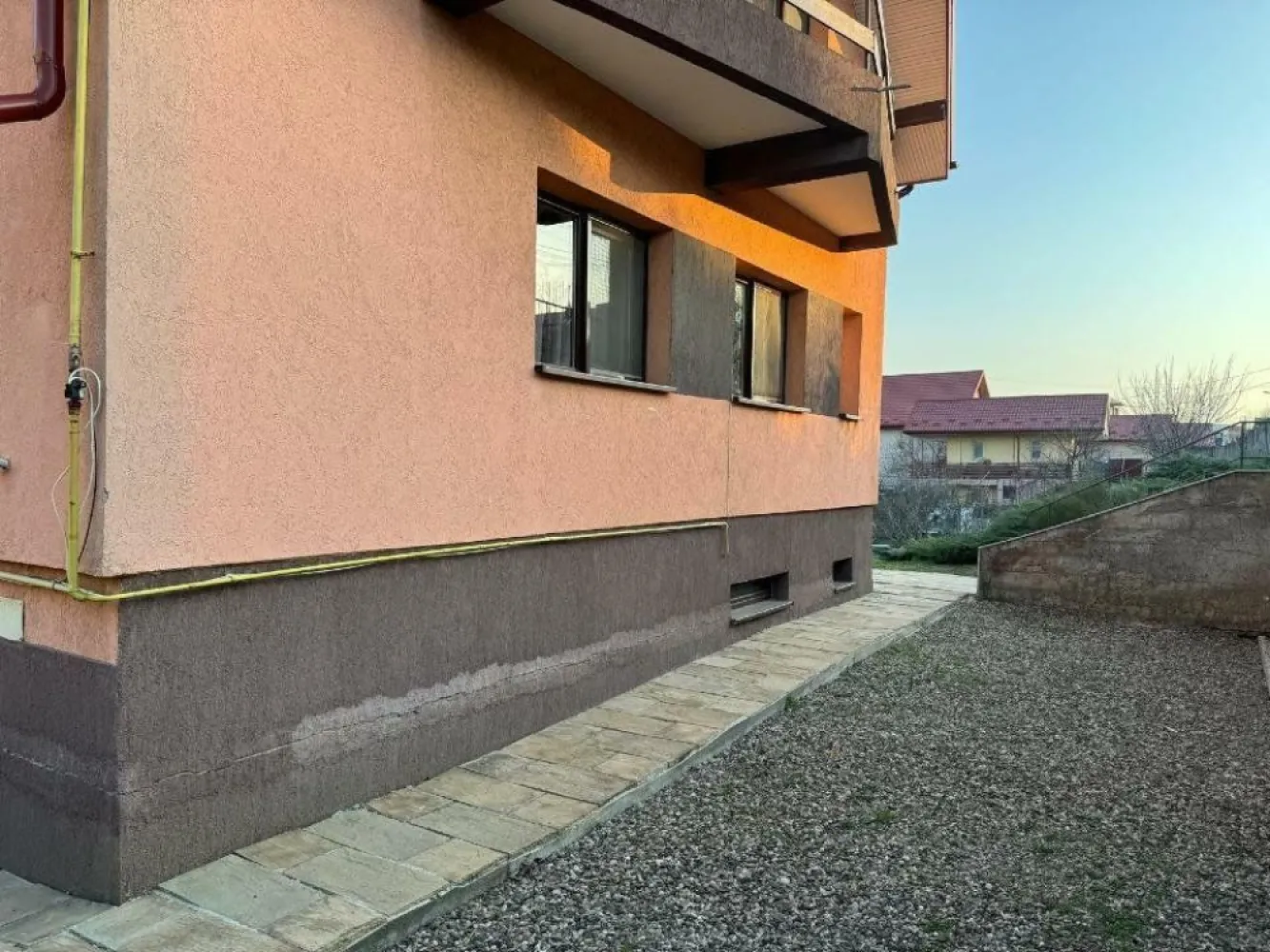 Hlincea, str.Mănăstirii, CIUREA, Iaşi + 1.700 mp teren şi Vilă (D+P+M)