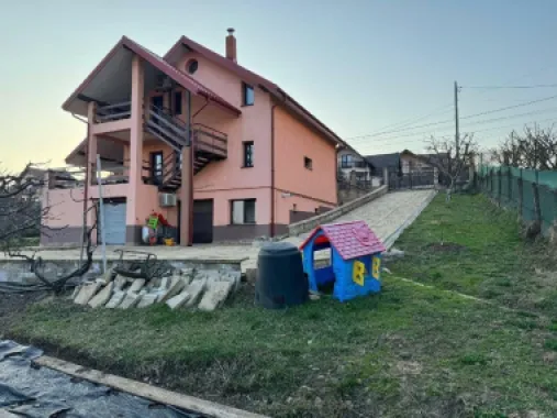 Hlincea, str.Mănăstirii, CIUREA, Iaşi + 1.700 mp teren şi Vilă (D+P+M)