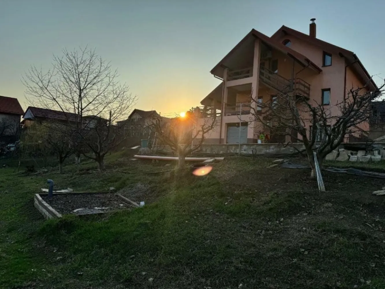 Hlincea, str.Mănăstirii, CIUREA, Iaşi + 1.700 mp teren şi Vilă (D+P+M)