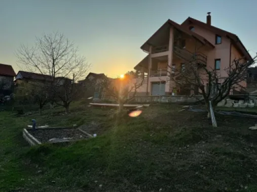 Hlincea, str.Mănăstirii, CIUREA, Iaşi + 1.700 mp teren şi Vilă (D+P+M)
