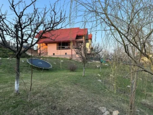 Hlincea, str.Mănăstirii, CIUREA, Iaşi + 1.700 mp teren şi Vilă (D+P+M)