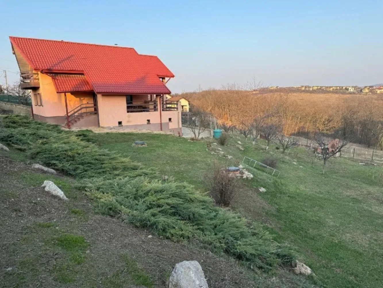 Hlincea, str.Mănăstirii, CIUREA, Iaşi + 1.700 mp teren şi Vilă (D+P+M)