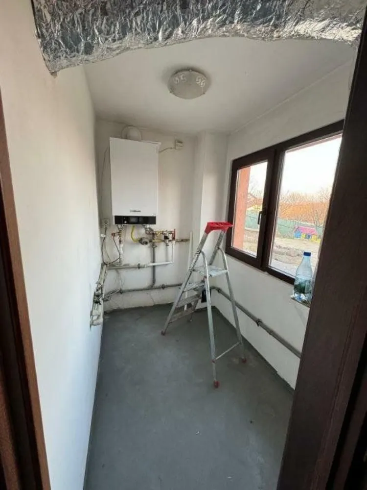Hlincea, str.Mănăstirii, CIUREA, Iaşi + 1.700 mp teren şi Vilă (D+P+M)