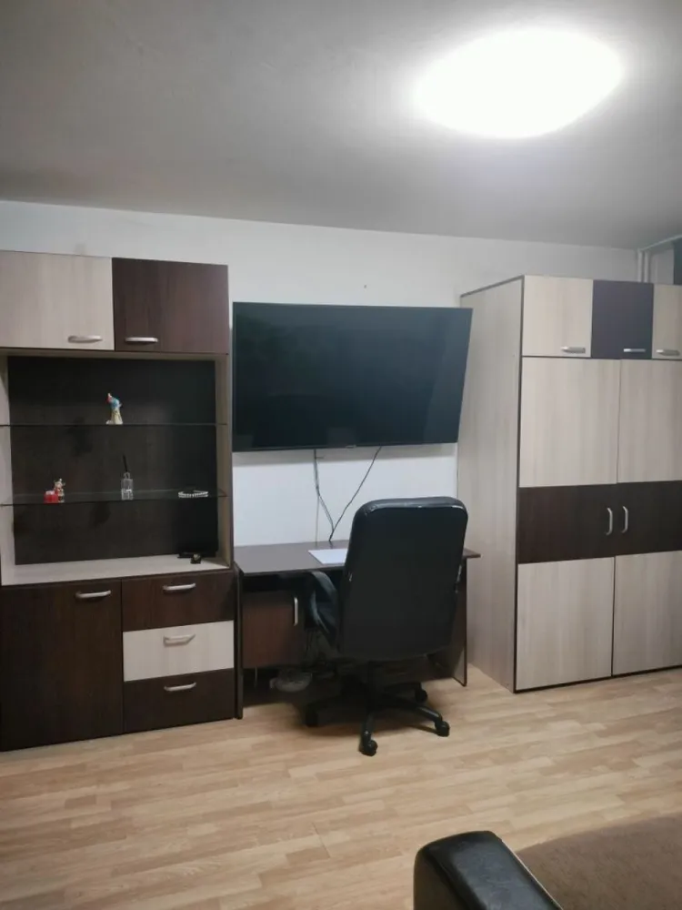 Proprietar închiriez apartament cu doua camere in zona Teiul Doamnei - Proprietar ,închiriez apartament cu 2 camere( sectorul 2, București)situat in zona Teiul Doamnei aproape de Facultatea de Construcții, Școală generală, Dispensar și Spitalul de copii Emilia Irza.Este curat și liber începând cu data de 1 ianuarie 2025,mobilat complet și utilat cu aer condiționat,mașină de spălat rufe, combină frigorifică full no frost, aragaz,internet și cablu TV și doua televizoare .In apropiere sunt stațiile de STB 182,282,16,36, 243 și la 5 minute linia 21.Telefon 07******33.
