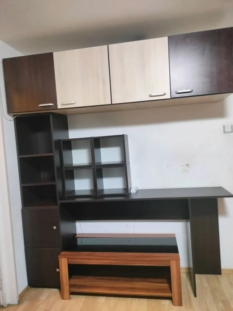 Proprietar închiriez apartament cu doua camere in zona Teiul Doamnei - Proprietar ,închiriez apartament cu 2 camere( sectorul 2, București)situat in zona Teiul Doamnei aproape de Facultatea de Construcții, Școală generală, Dispensar și Spitalul de copii Emilia Irza.Este curat și liber începând cu data de 1 ianuarie 2025,mobilat complet și utilat cu aer condiționat,mașină de spălat rufe, combină frigorifică full no frost, aragaz,internet și cablu TV și doua televizoare .In apropiere sunt stațiile de STB 182,282,16,36, 243 și la 5 minute linia 21.Telefon 07******33.