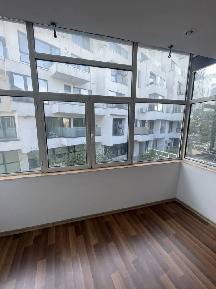 Vila Popa Nan Kaufland sector 2 Unirii Muncii Iancului Calarasi - Locatie unica de vânzare în sector 2 ! 150m de Kaufland , Calarasilor Vila S+P+2E 450 mp construiti Teren 444 mp cu deschidere 38 m la două străzi Pot 70%, P+6E Parter spațiu comercial 12 camere Garaj 4 mașini Zona Unirii sector 2 Direct proprietar