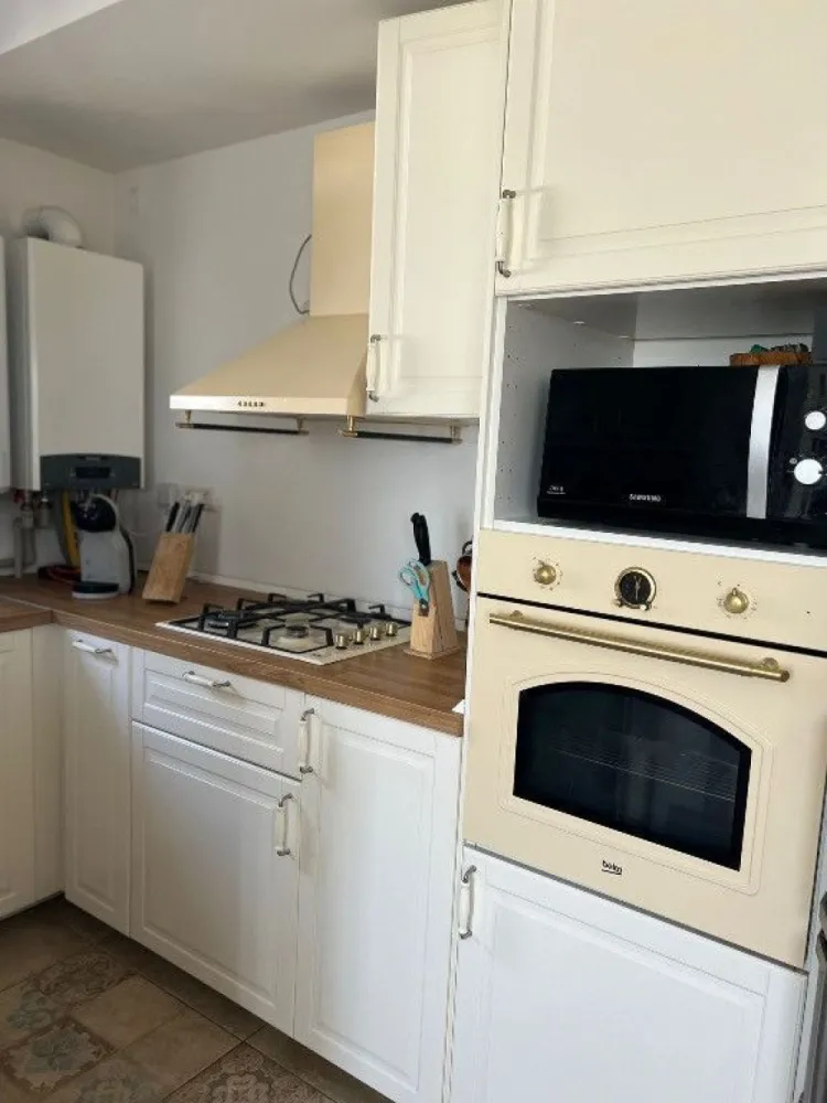 Sau/închiriez casa P+1E capătul Comunei Berceni Mănăstirea Sf. Treime