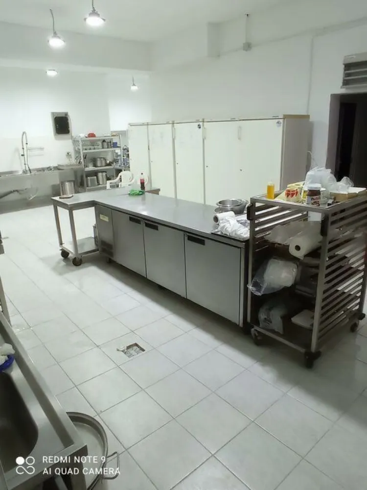 Vand bloc Bucurestii Noi,Sector 1,pretabil mega gradinita,azil,clinica ,birouri
