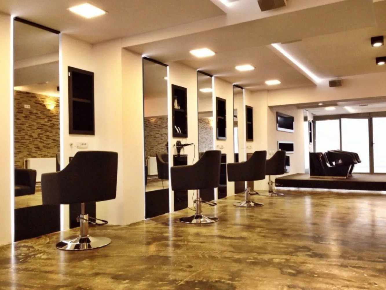 Birouri, salon infrumusetare, cabinet medical, centru wellness-Unirii cu Traian
