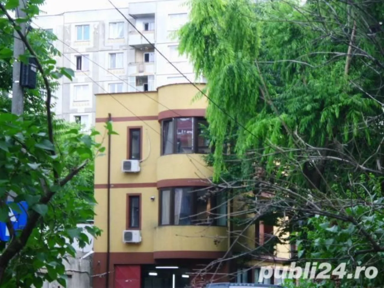 Spalatorie auto + 6 garsoniere - Zona Rahova, Progresului, Liberty Mall, cladire parter + 2 etaje, constructie 2010, are 100 mp pe nivel, Spalatorie auto in functiune parter +curte140 mp, 6 garsoniere la etajjul 1+2 , inchiriate cu cate 200 euro, acte in regula., Stadiul constructiei: Finalizat, numar etaj: P+2, numar camere: 7, suprafata utila: 300, suprafata totala: 240, suprafata construita: 300, anul constructiei: 2010.