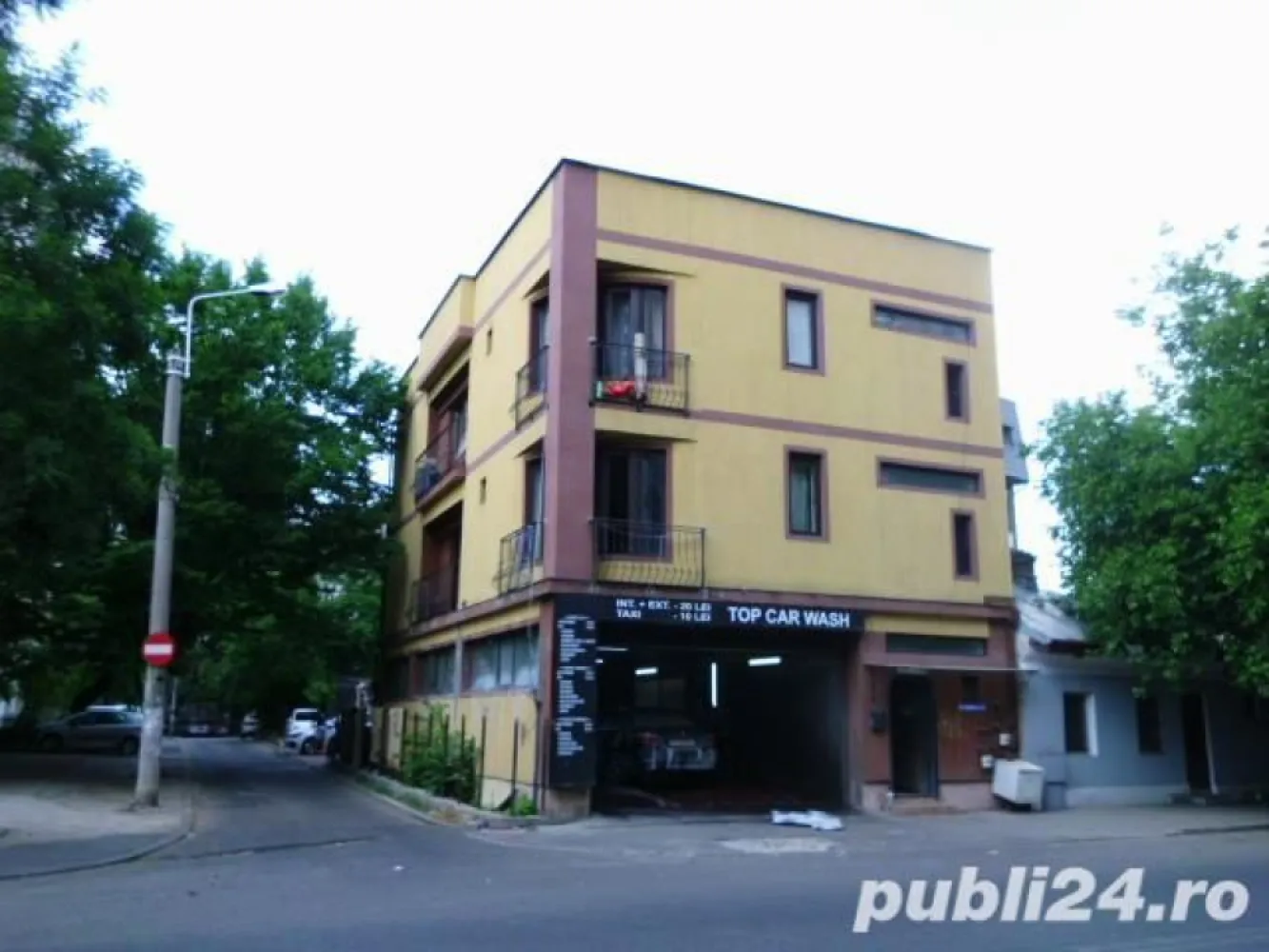 Spalatorie auto + 6 garsoniere - Zona Rahova, Progresului, Liberty Mall, cladire parter + 2 etaje, constructie 2010, are 100 mp pe nivel, Spalatorie auto in functiune parter +curte140 mp, 6 garsoniere la etajjul 1+2 , inchiriate cu cate 200 euro, acte in regula., Stadiul constructiei: Finalizat, numar etaj: P+2, numar camere: 7, suprafata utila: 300, suprafata totala: 240, suprafata construita: 300, anul constructiei: 2010.