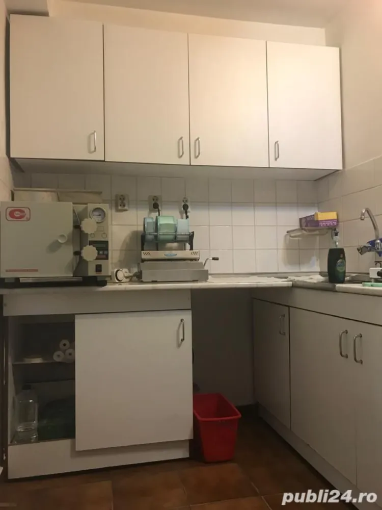Vand cabinet stomatologic pe Calea Moșilor in București - Vand cabinet stomatologic cu un unit, complet utilat care funcționează de peste 25ani intr-o garsoniera, cu suprafața construita de 40mp, modificata cu autorizație de construcție,in Bucuresti, aflată la parterul unui bloc situat pe Calea Moșilor, inclusiv firma cu avizul de funcționare și contracte pentru utilitati etc (posibil doar spațiu și firma, fără mobilier, aparate si instrumentar).