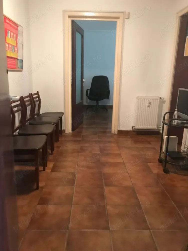 Vand cabinet stomatologic pe Calea Moșilor in București - Vand cabinet stomatologic cu un unit, complet utilat care funcționează de peste 25ani intr-o garsoniera, cu suprafața construita de 40mp, modificata cu autorizație de construcție,in Bucuresti, aflată la parterul unui bloc situat pe Calea Moșilor, inclusiv firma cu avizul de funcționare și contracte pentru utilitati etc (posibil doar spațiu și firma, fără mobilier, aparate si instrumentar).